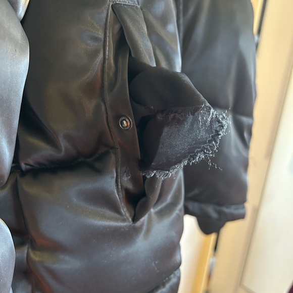Forever 21 Shiny/Metallic Black Quilted Puffer Coat, Detachable Hood - Picture 6 of 7